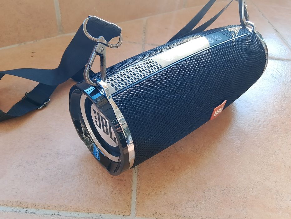 Продавам чисто нова JBL колонка!