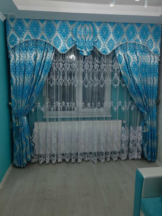 Draperii/decor albastru, argintiu pt 2 geamuri, cusute pe dublu jumate, gata de utilizare
