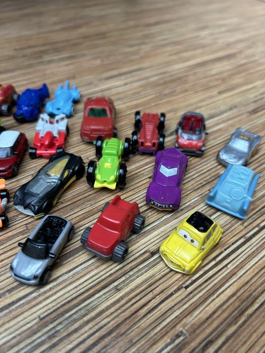 Колекция стари играчки колички от kinder и други
