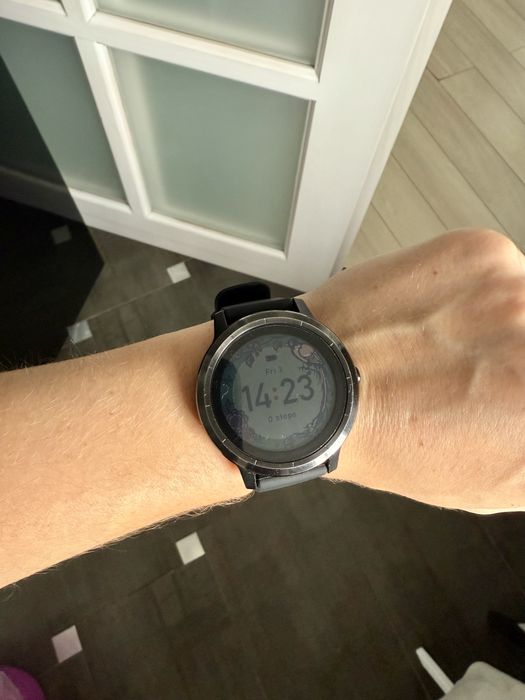 Продам часы Garmin vivoactive3