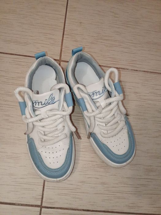 Smile sneakers light