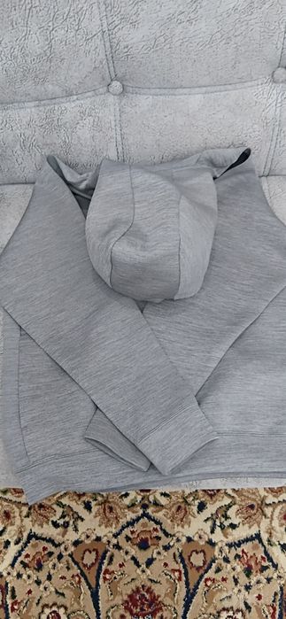 Продам худи Uniqlo