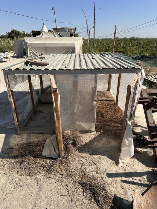 Quyon, tovuq va shunga o’xshash barcha hayvonuchun mo’ljallangan katak