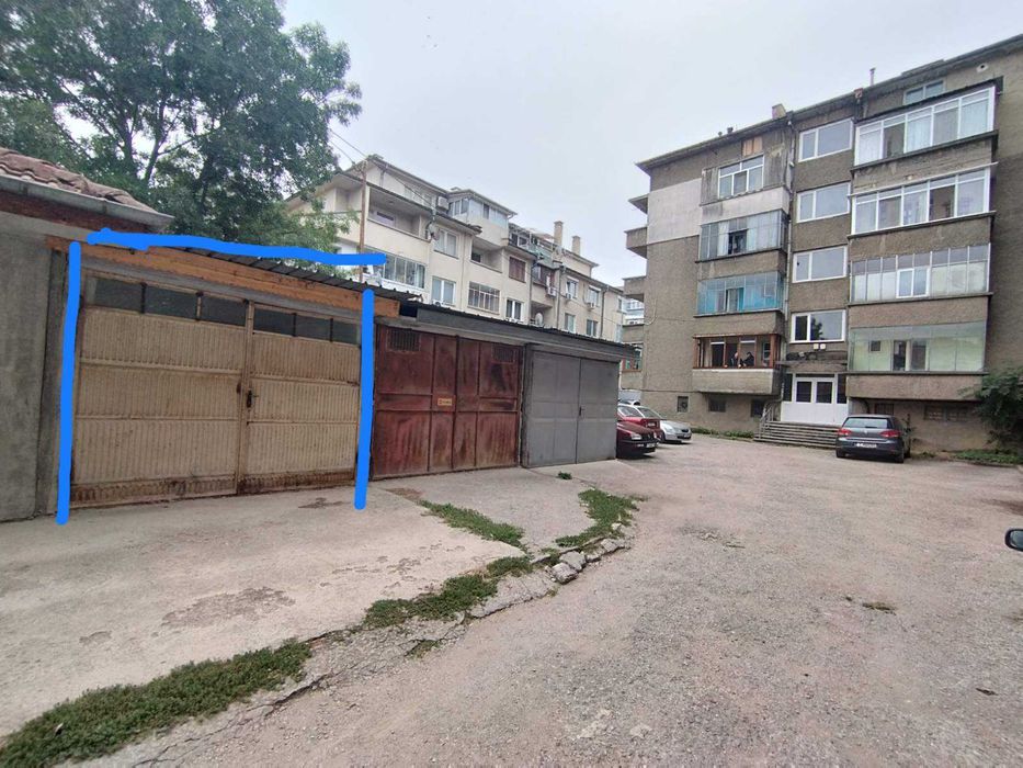 Гараж ! Район Трапезица !