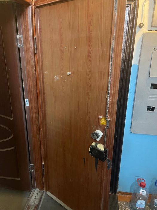 Продам железную дверь