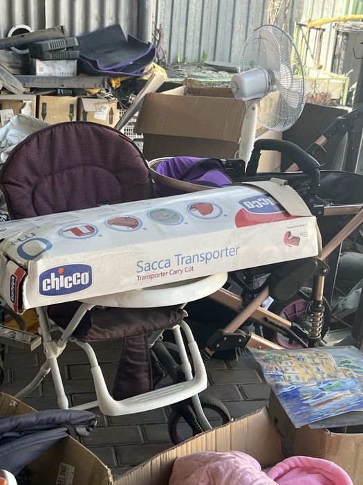 Отдам коляску , переноску для малыша и стульчик для кормления