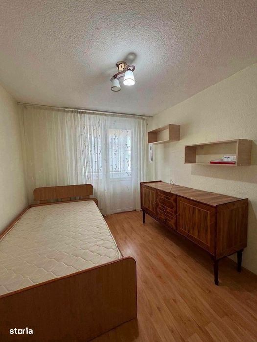 De vanzare apartament cu 3 camere, 2 bai cu aerisire,balcon 52000euro