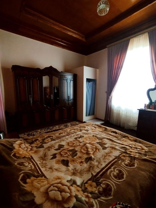 Uy sotiladi 10 sotix 8 ta xona