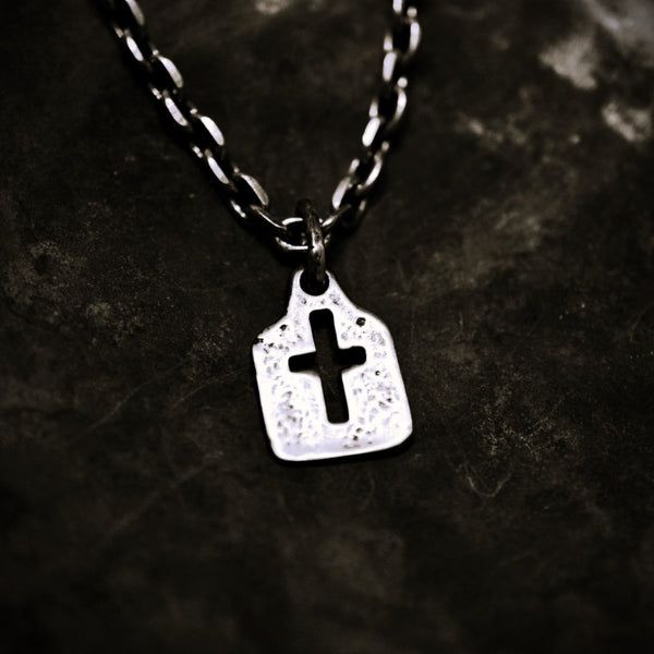 Сребърен медальон 925 с кръст – мъжко бижу с оксидирано покритие