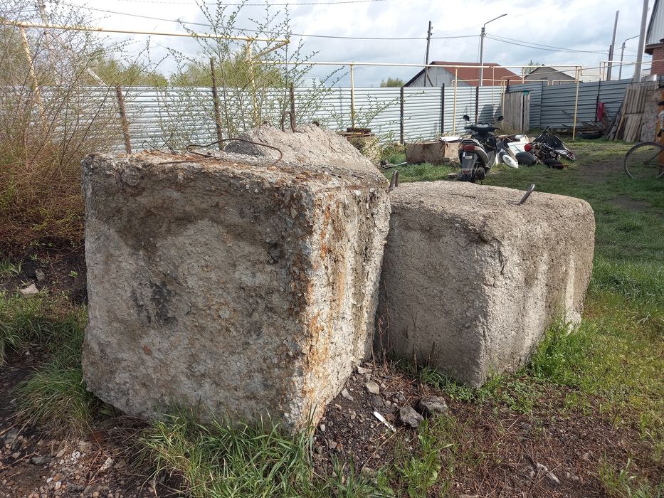 Продам бетонные стаканы б/у нормальном состоянии  в количестве3х штуки