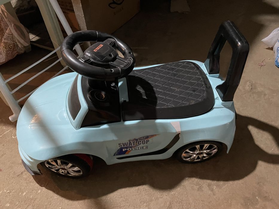 Продается Машинка толокар