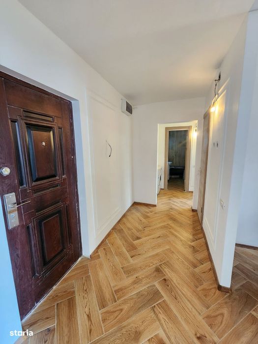 Vand apartament  2 camere decomandat zona Lunei 56mp