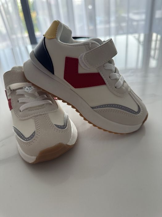 Adidasi cu talpla din spuma