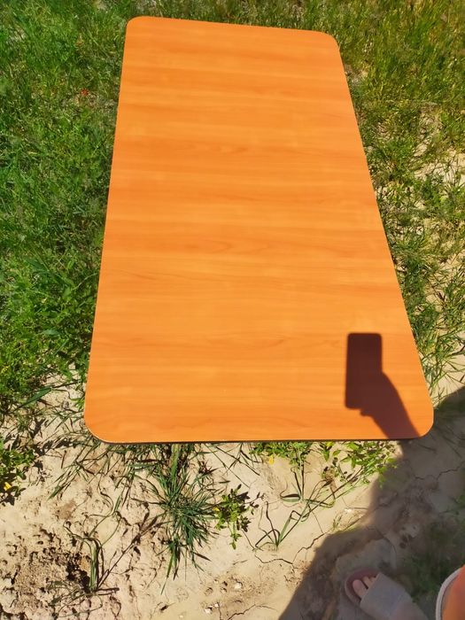 Үстел шай ішетін