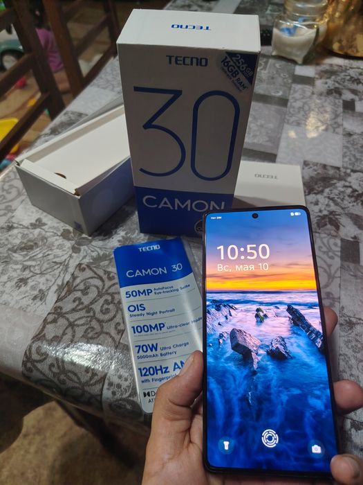 Tecno Camon 30 8/256 с (Amoled экраном 120 GHz)