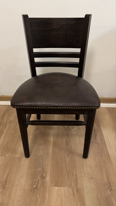 Масивен Дървен Стол с Кожена Седалка