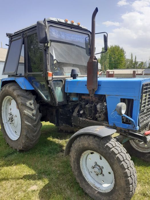 Трактор мтз 80 с плугом