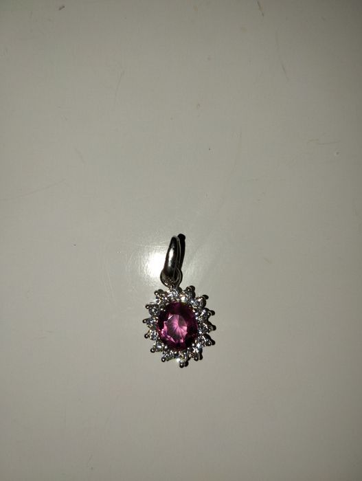 Piatră prețioasă , nouă,nepurtata,nu este zgâriată