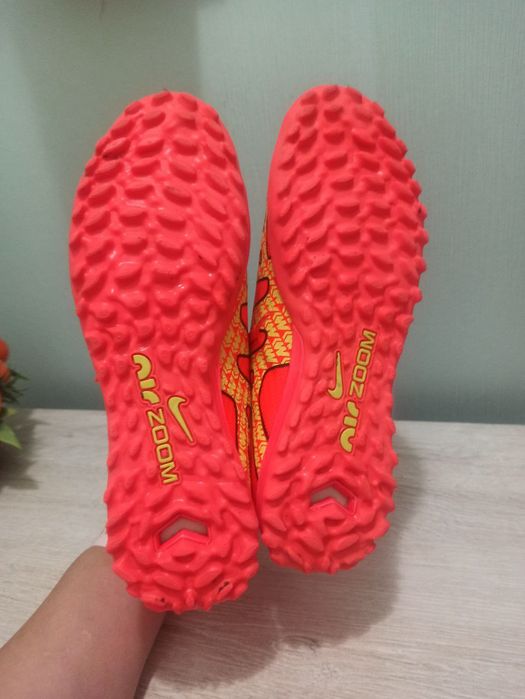 Бутсы футбольные и сороконожки