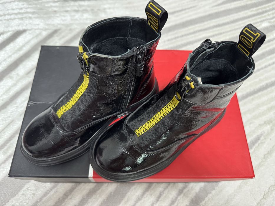 Продам детские ботинки