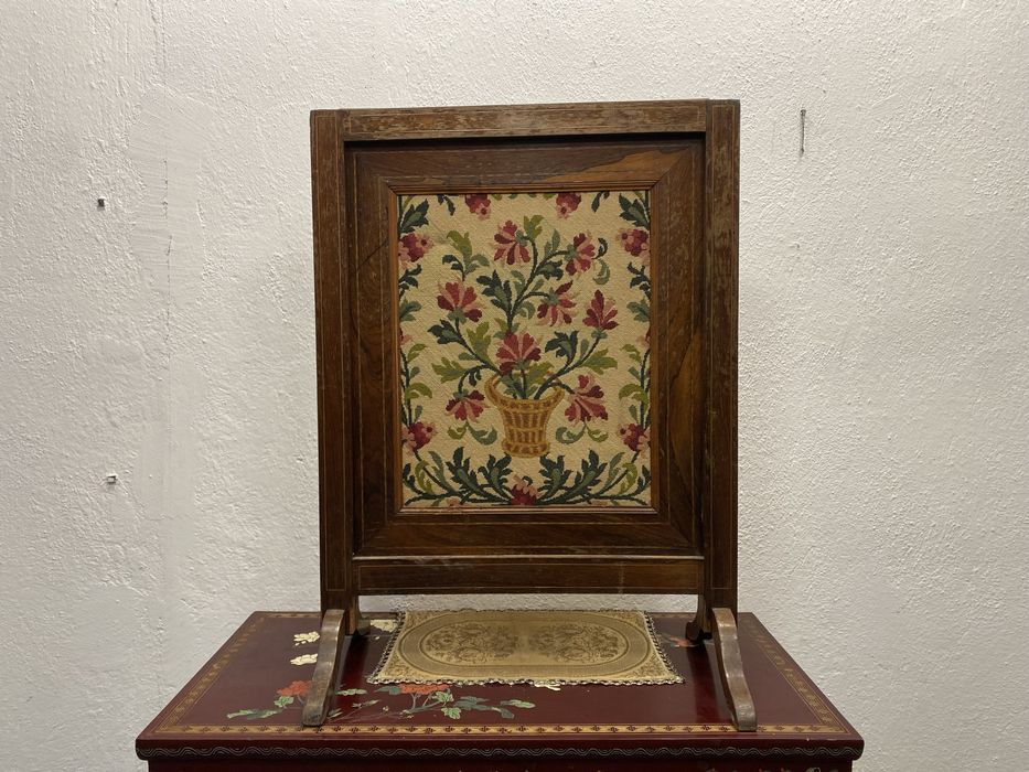 Англия дървена рамка с гоблен панел стойка needlepoint 1930