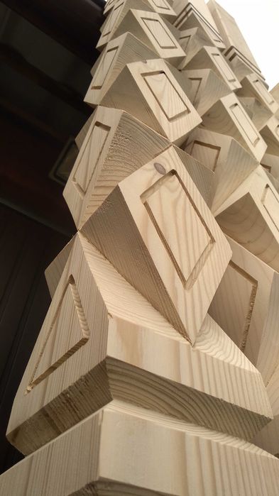 Stalpi din lemn sculptati pt. terasa, filigorie.