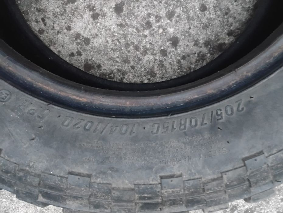 Vând Cauciucuri pt. Suzuki 205x70 R15 C