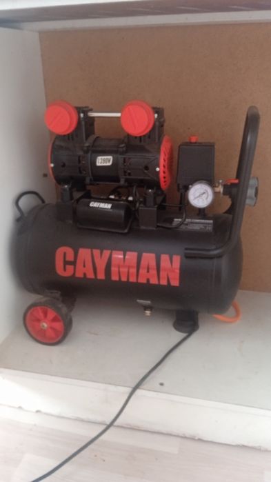 Стоматологически кресло сатылады, компрессор екеу, жақсы істеп тұр.