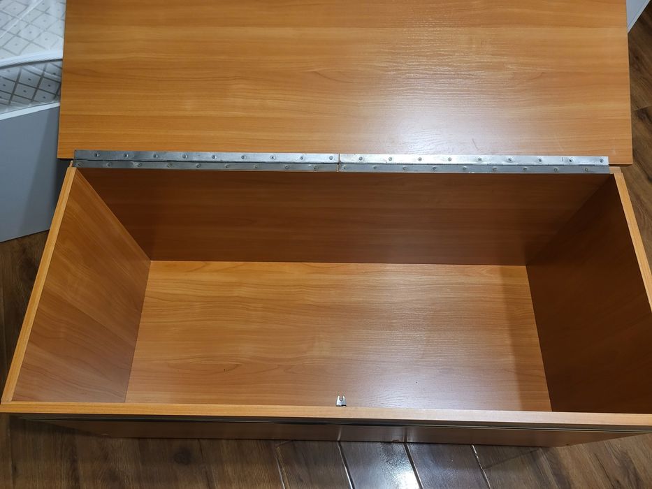 Продается  вместимый, красивый  сундук