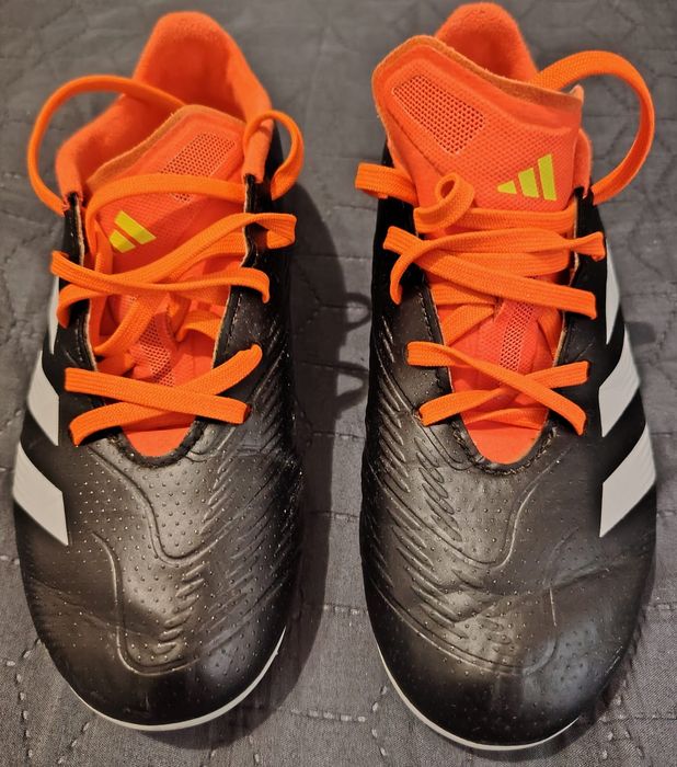 Ghete fotbal pentru iarba