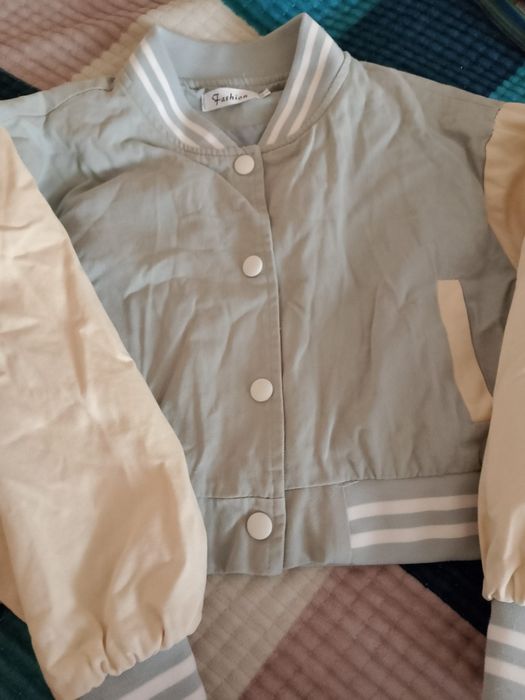 продам бомбер для девочки