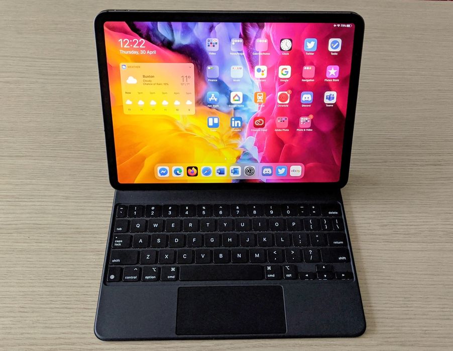 Apple iPad Pro 11 and Pro 13 M2 Magic Keyboard • Чехлы •