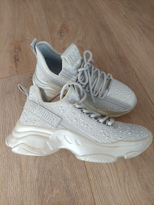 Нови Сникърси Steve Madden