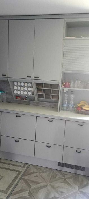 Vand mobila de bucatarie