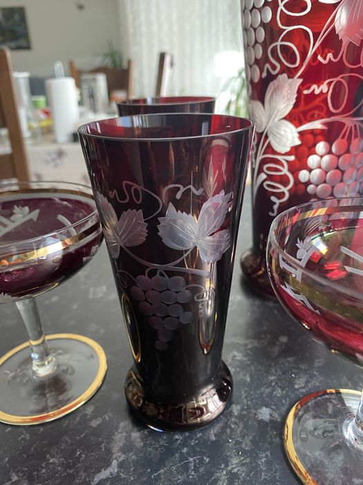 Гравирана кана с чаши