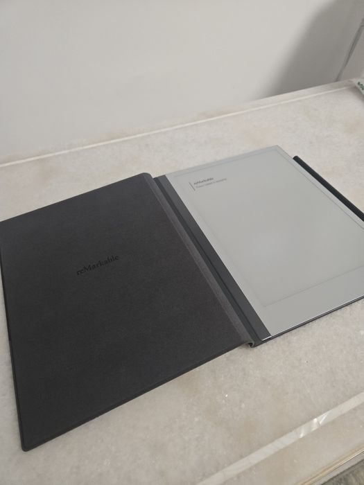 Tableta Remarkable 2, marker și husă