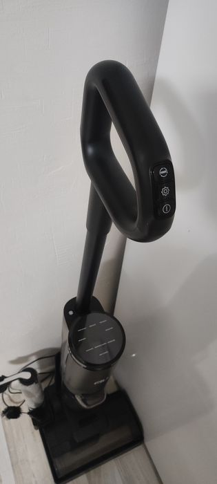 Моющий вертикальный пылесос MU