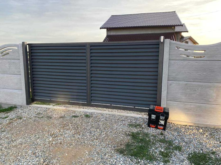 Garduri si porti din panouri stil jaluzele si alte modele disponibile