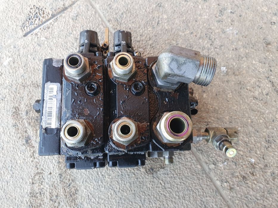 Distribuitor caterpillar