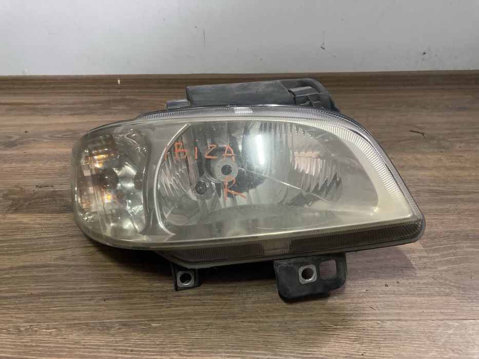 Десен фар за Seat Ibiza/ Сеат Ибиза 2000г