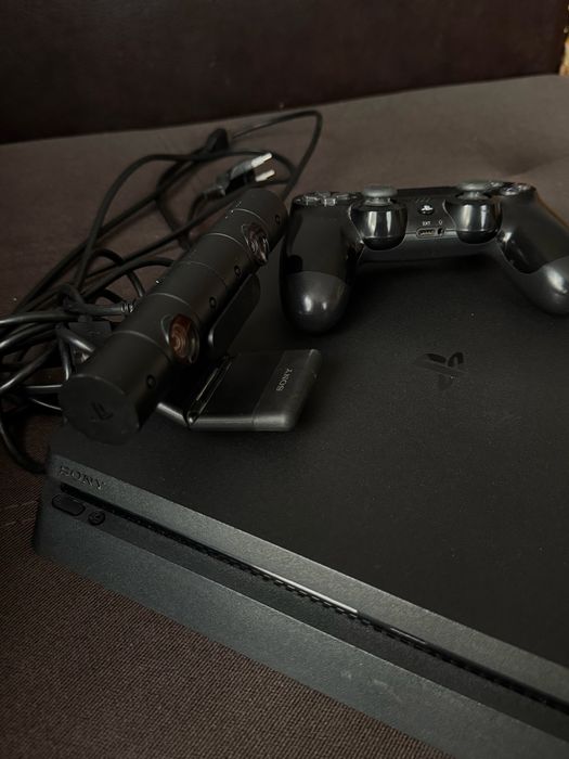 PlayStation 4 Slim 1 TB + камера Sony
