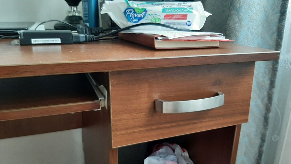 Столик компьютерный