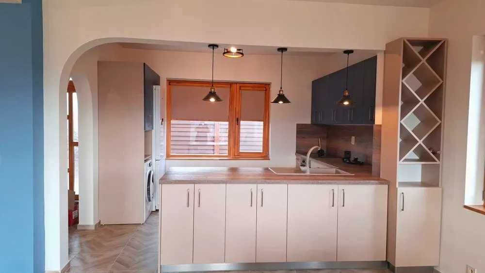 Двуетажна къща в Скутаре с гараж