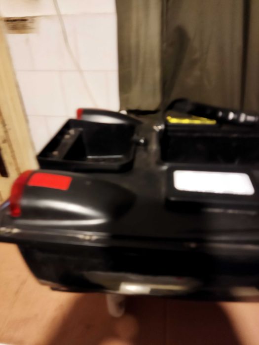 Navomodel Bittom Bona BOAT 2 , 2 CUVE , 2 Accumulatori . PRETI FIX !!!