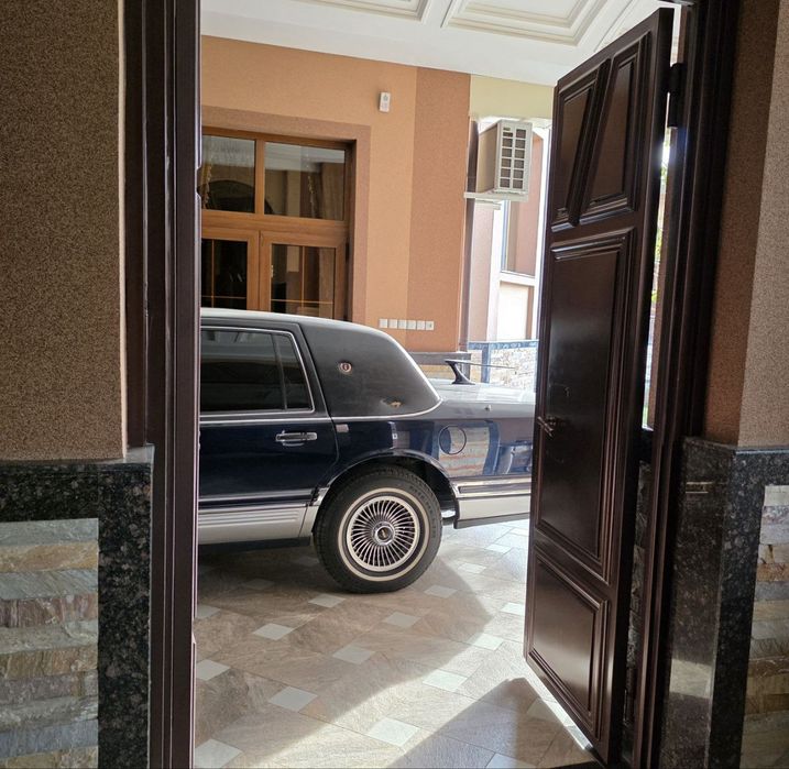 Продоётся Lincoln town car сотилади цена 33.000 у.е