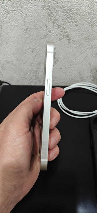 Продам IPhone 13 на 128 Gb.