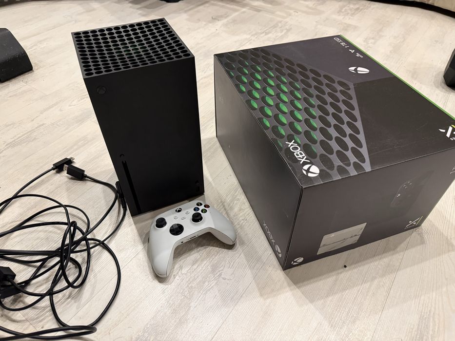Xbox Series X 1TB +слушалки