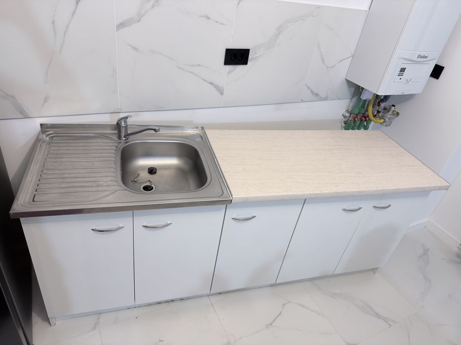 Mobilă bucătărie + blat + chiuvetă inox + baterie