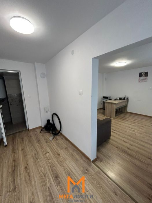 Дава под наем Офиси с Парцел - гр. Севлиево 1000m²