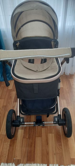 Продам коляску с рождения